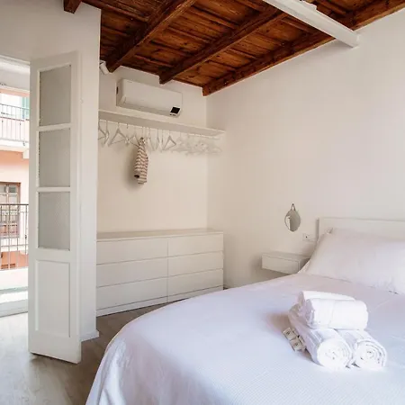 Silvia House - The House Of Travelers Apartment Como
