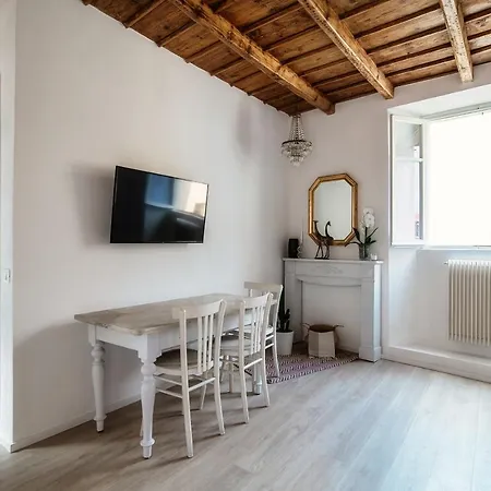 Apartment Silvia House - The House Of Travelers
