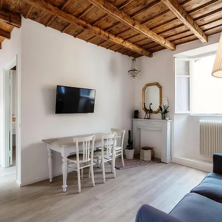 Silvia House - The House Of Travelers Apartment *