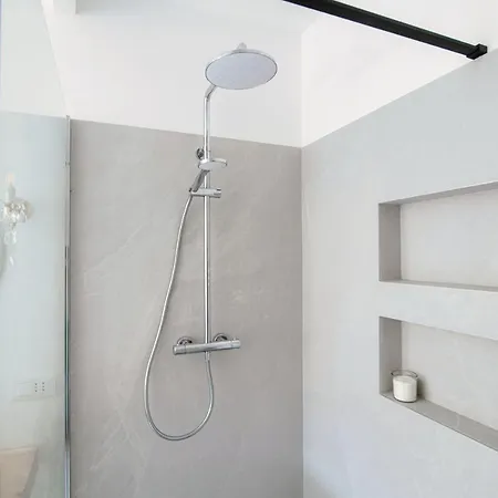 Silvia House - The House Of Travelers Apartment *