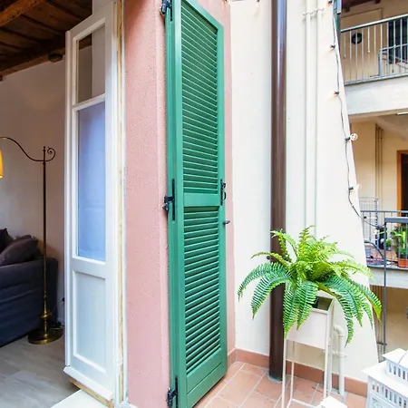 Silvia House - The House Of Travelers Apartment